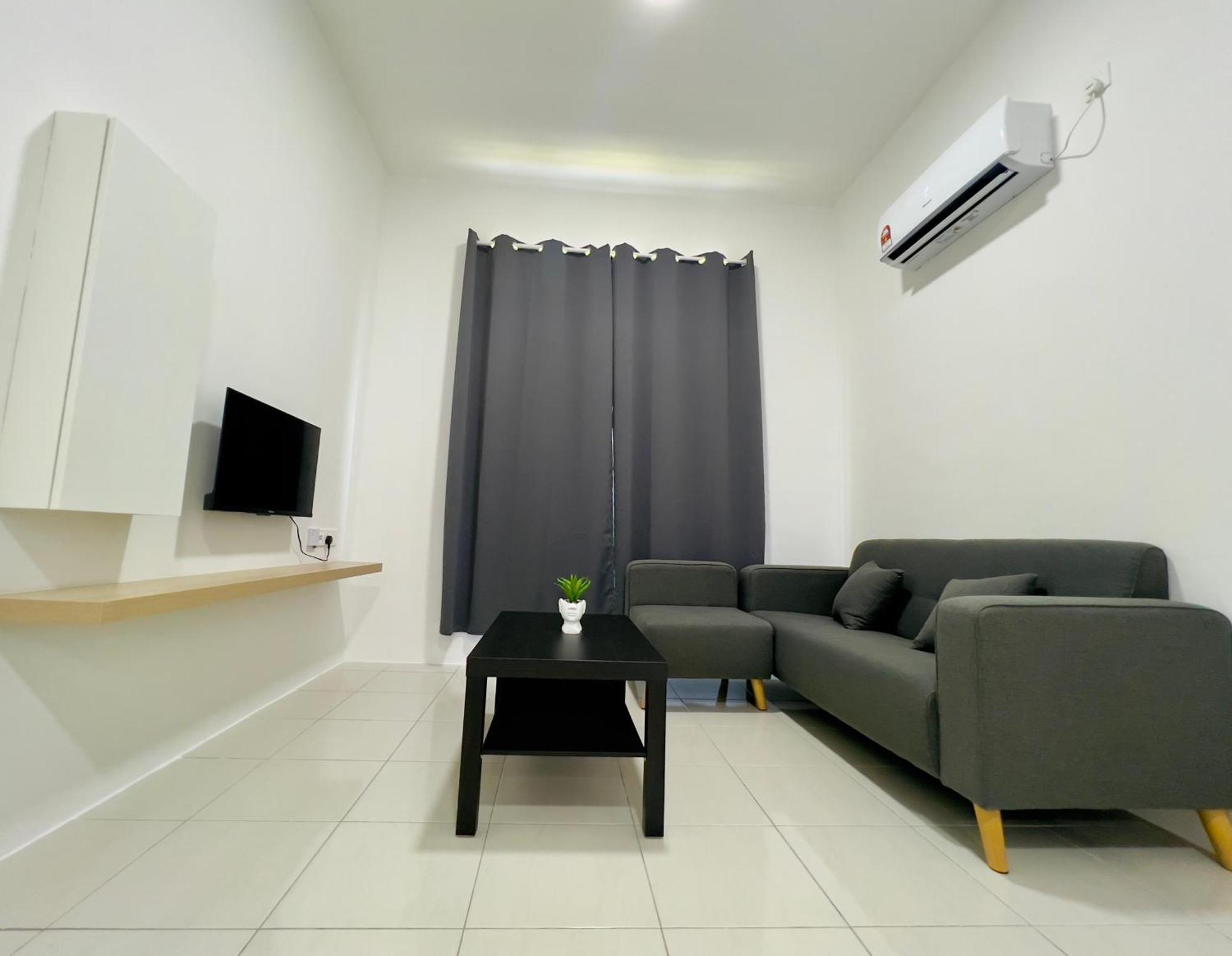 Anderson By Apartment *